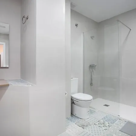 10 Pax, Ac, Wifi Gratis, Ciudad Artes Y Ciencias Apartment *